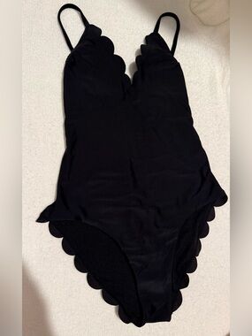 Xhilaration one piece swimsuit with scalloped edges, size XS